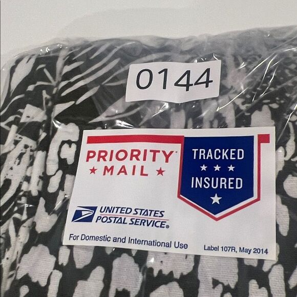 Tahari linen blend Wide Leg Beachy Coastal Pants with a green and white print - Picture 10 of 10